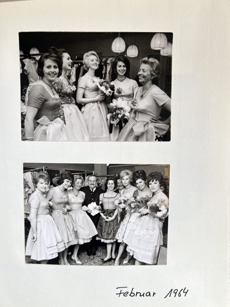 Im Kreis der Models — Aufnahme aus dem Familienalbum