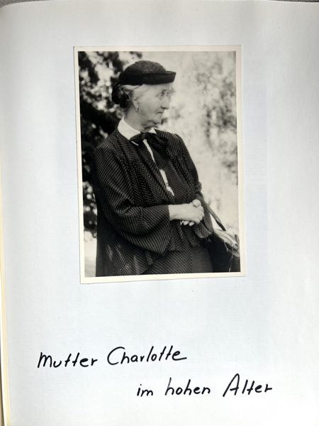 Mutter Charlotte — Aufnahme aus dem Familienalbum